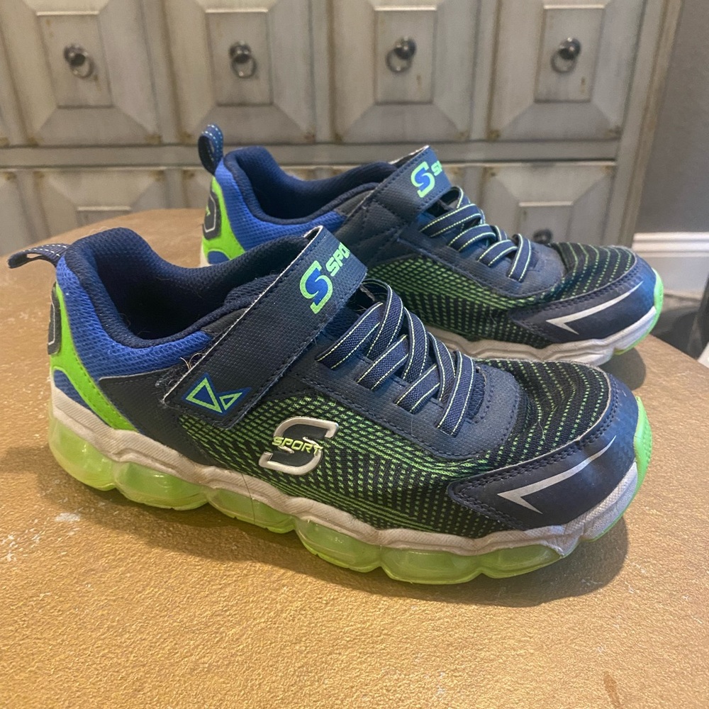 BOYS SKETCHERS